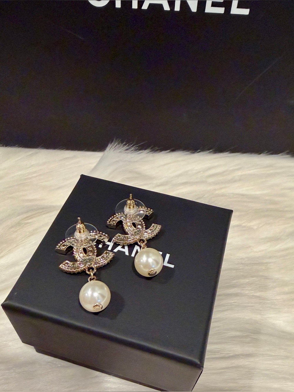 NEW Chanel Resin and Strass Metal Pearl Drop Earrings - Picture 5 of 11